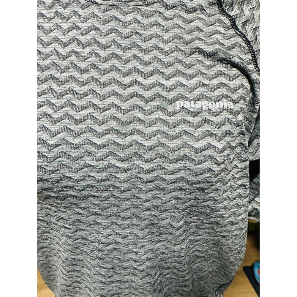 Patagonia Mens Short Sleeve Zigzag Pattern Performance Shirt Gray Size L - Picture 4 of 7